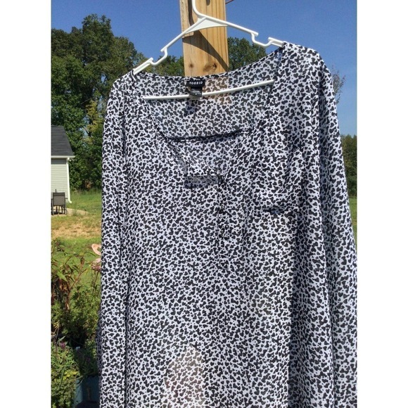 Torrid sheer long sleeve blouse size 2 2X 18 20 split back heart valentines - Picture 2 of 12